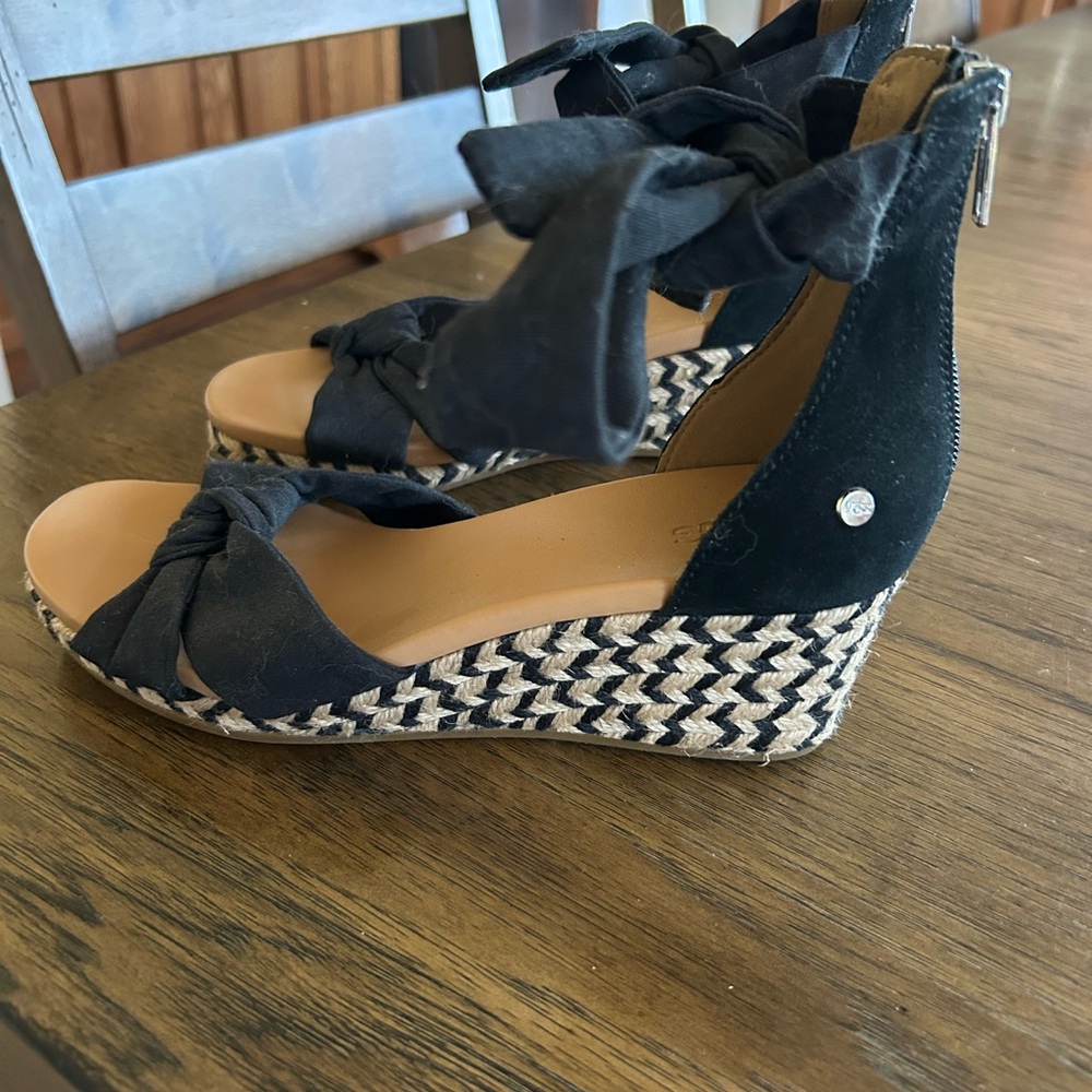UGG Black Knotted Bow Wedges - Picture 2 of 6